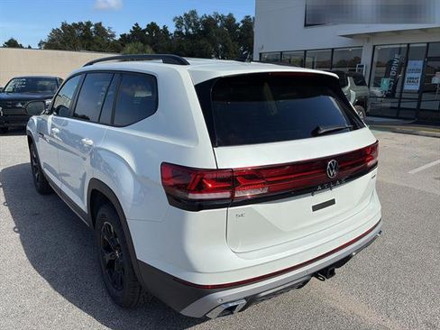 New 2026 Volkswagen Atlas Peak Edition image 4
