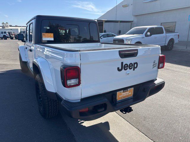 Certified 2022 Jeep Gladiator Sport AWD/4WD image 3
