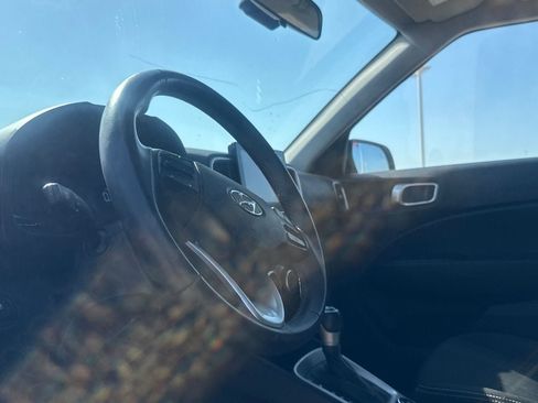 Used 2025 Hyundai Venue SEL FWD image 33