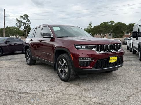 Used 2022 Jeep Grand Cherokee Limited 4xe image 2