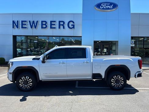 Used 2024 GMC Sierra 2500 Denali Ultimate AWD/4WD image 4