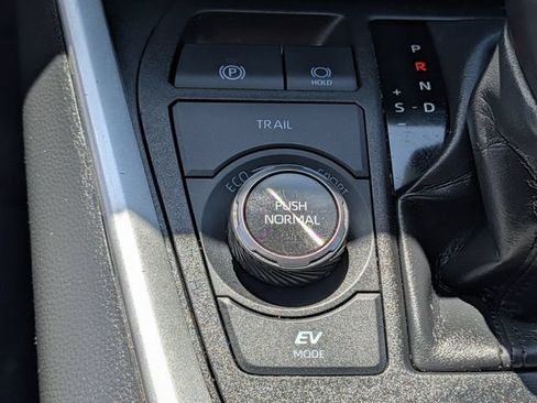 Used 2022 Toyota RAV4 XSE AWD/4WD image 16
