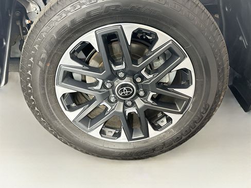 Used 2024 Toyota Tundra Limited w/ Power Package AWD/4WD image 11