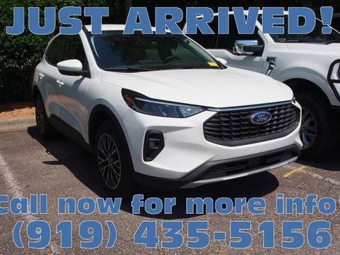 Certified 2025 Ford Escape SE FWD image 1
