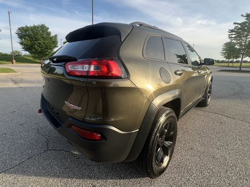 Used 2016 Jeep Cherokee Trailhawk w/ Cold Weather Group AWD/4WD image 5