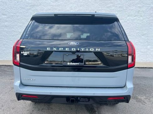 New 2026 Ford Expedition Active image 3