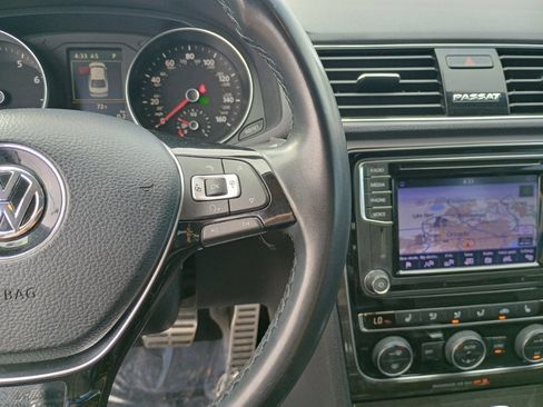 Used 2018 Volkswagen Passat 2.0T SEL Premium image 27