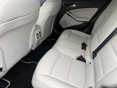 Used 2017 Mercedes-Benz GLA 250 4MATIC w/ Premium Package image 18