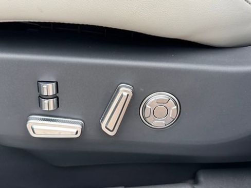 Used 2026 Lincoln Nautilus Reserve image 25