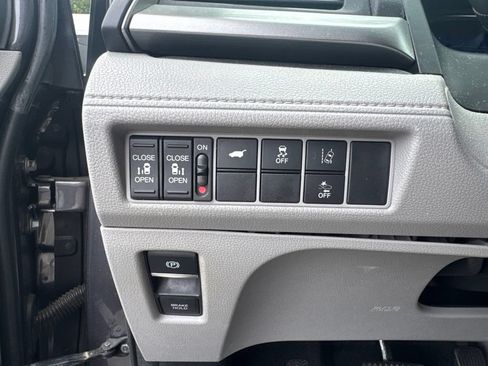 Used 2018 Honda Odyssey EX-L image 27