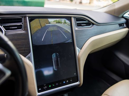 Used 2014 Tesla Model S 85 image 21