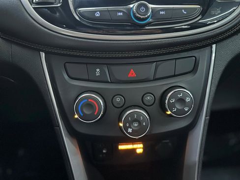 Used 2020 Chevrolet Trax LT AWD/4WD image 21