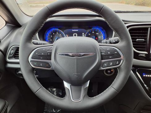 New 2026 Chrysler Voyager LX FWD image 17