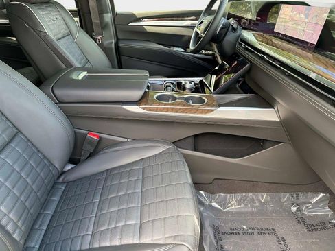 Used 2026 Cadillac Escalade ESV Platinum Sport w/ LPO, ONYX Package AWD/4WD image 22