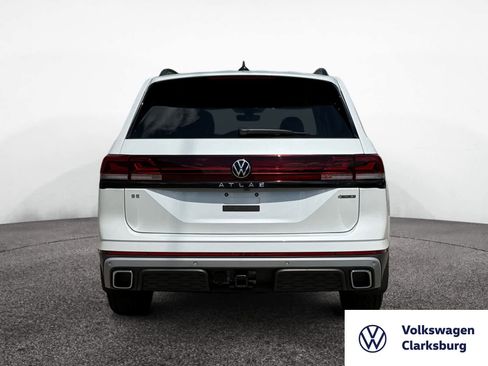 New 2026 Volkswagen Atlas Peak Edition image 4