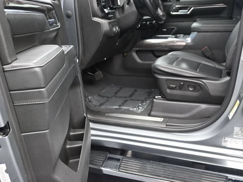 Used 2024 Chevrolet Silverado 2500 LTZ w/ LTZ Premium Package AWD/4WD image 11