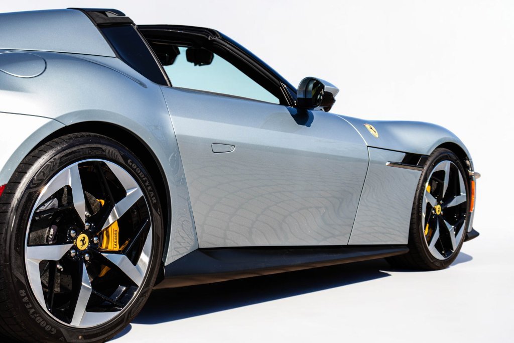 Certified 2026 Ferrari 12Cilindri Spider RWD image 19