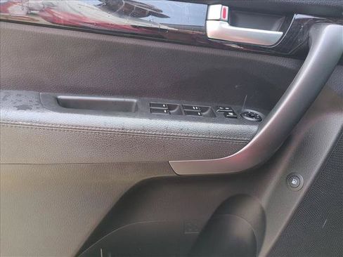 Used 2015 Kia Sorento LX AWD/4WD image 9