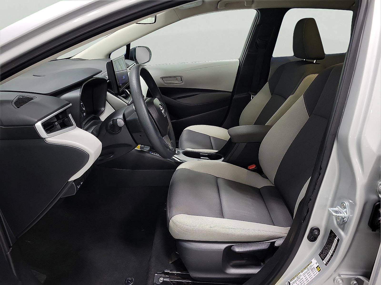 Certified 2025 Toyota Corolla LE FWD image 10