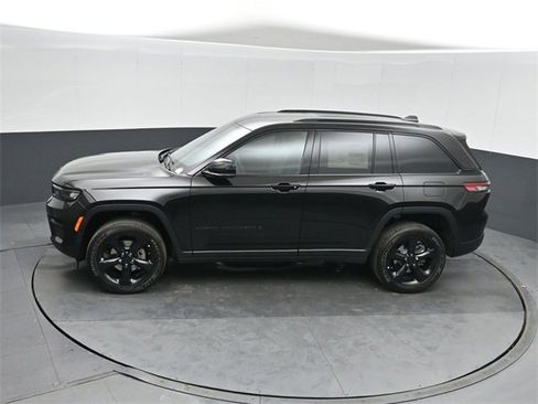 New 2025 Jeep Grand Cherokee Altitude image 36