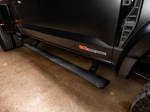 Used 2025 Ford F450 Platinum w/ FX4 Off-Road Package image 12