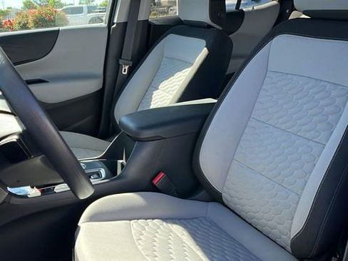 Used 2021 Chevrolet Equinox LS w/ LS Convenience Package FWD image 18