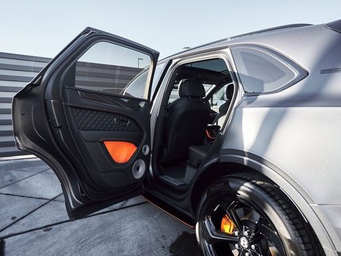Used 2025 Bentley Bentayga image 28