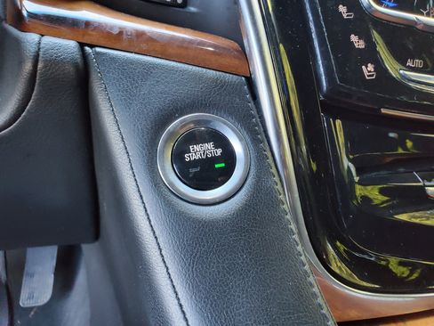 Used 2015 Cadillac Escalade Luxury image 26