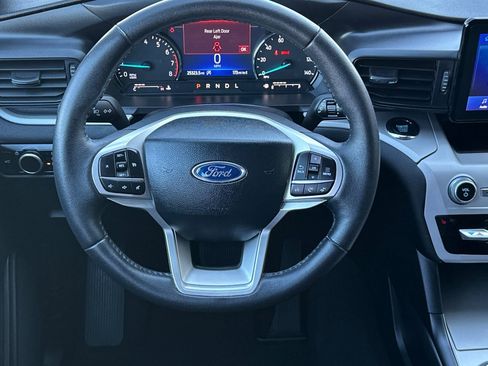 Used 2024 Ford Explorer XLT image 14
