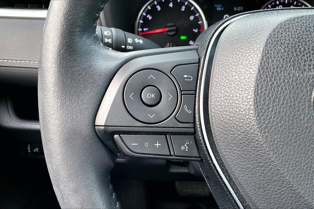 Used 2019 Toyota RAV4 XLE AWD/4WD image 12