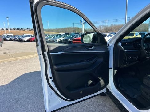 New 2026 Jeep Grand Cherokee Laredo image 33