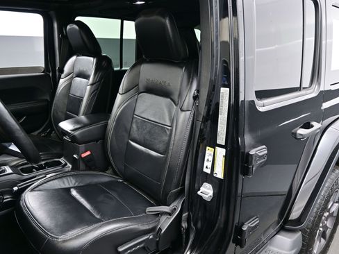 Used 2018 Jeep Wrangler Unlimited Sahara w/ Dual Top Group image 10