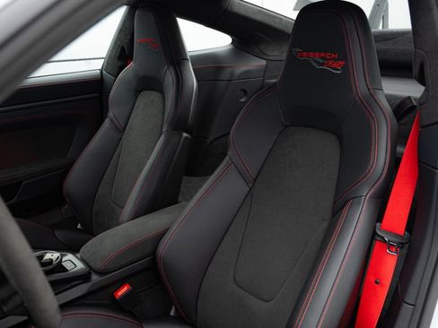 Certified 2025 Porsche 911 GT3 RS RWD image 32