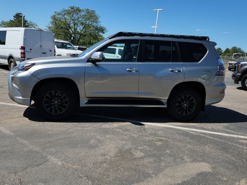 Used 2023 Lexus GX 460 Premium w/ Premium Package AWD/4WD image 4