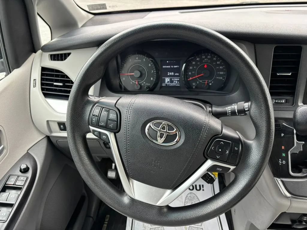 Used 2017 Toyota Sienna LE FWD image 21