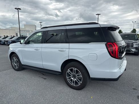 Used 2025 Ford Expedition Active AWD/4WD image 3