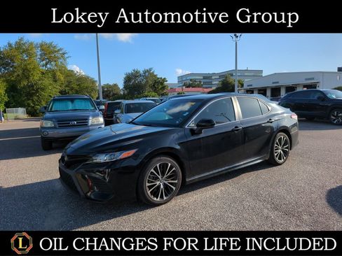 Used 2020 Toyota Camry SE FWD image 1