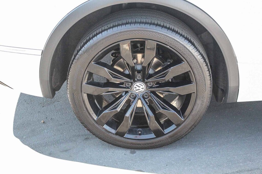 Used 2021 Volkswagen Tiguan SEL Premium R-Line AWD/4WD image 31
