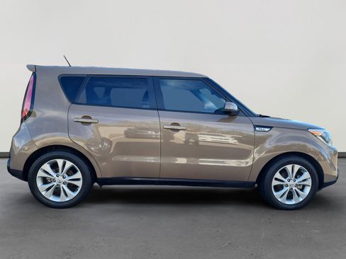 Used 2015 Kia Soul + image 6