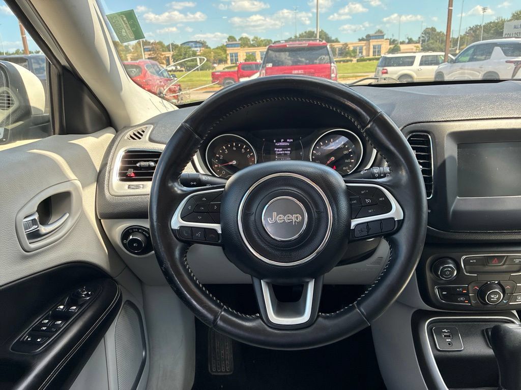 Used 2019 Jeep Compass Latitude FWD image 18