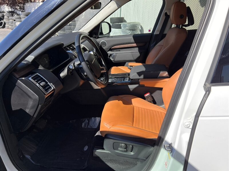 Used 2019 Land Rover Discovery HSE AWD/4WD image 13
