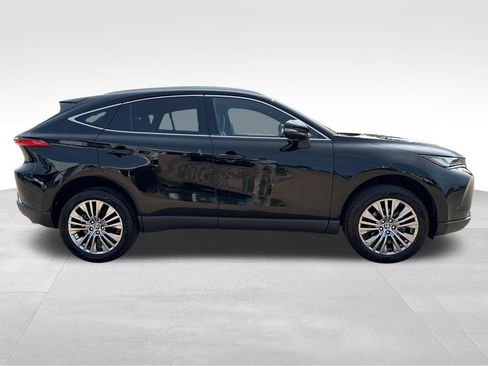 Used 2024 Toyota Venza XLE AWD/4WD image 6