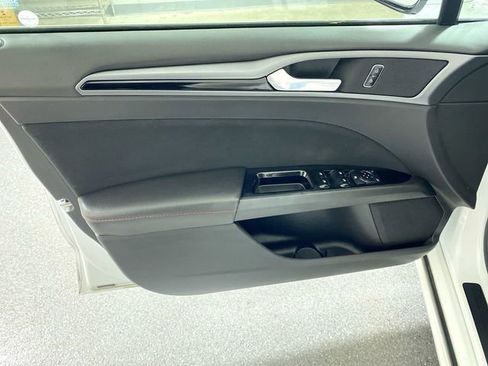 Used 2016 Ford Fusion SE w/ Equipment Group 201A image 19