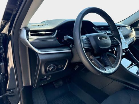 Used 2023 Jeep Grand Cherokee L Laredo AWD/4WD image 19