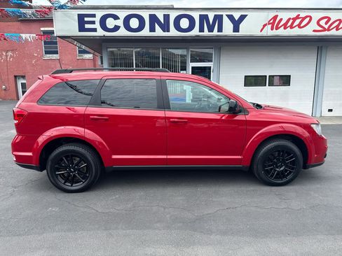 Used 2019 Dodge Journey SE w/ Premium Group FWD image 2
