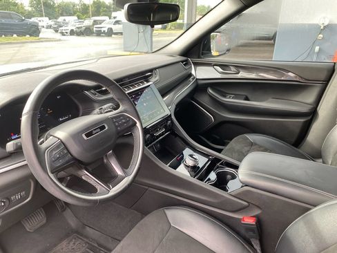 Used 2022 Jeep Grand Cherokee Altitude AWD/4WD image 34