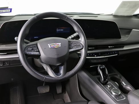 Used 2025 Cadillac XT4 Premium Luxury image 10