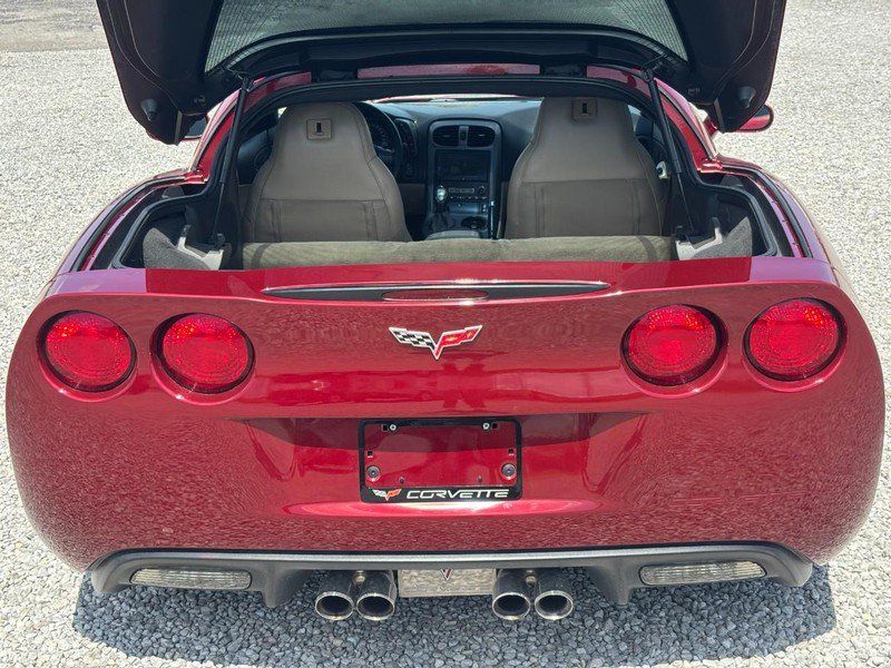 Used 2006 Chevrolet Corvette Coupe w/ Preferred Equipment Group RWD image 11