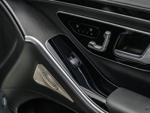 Used 2022 Mercedes-Benz S 580 4MATIC Sedan w/ AMG Line Package image 96