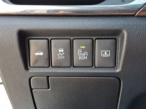 Used 2014 Toyota Avalon Limited FWD image 29